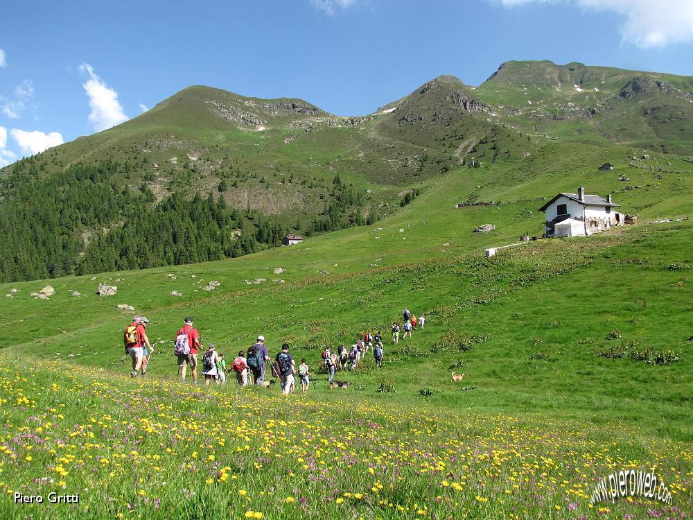 01 Partiamo dai Rif. Monte Avaro.jpg